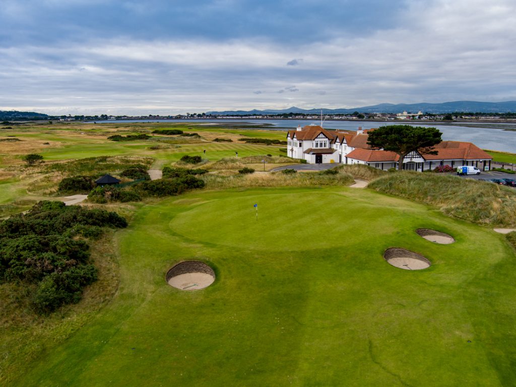 Portmarnock Golf Club Portmarnock Golf Club 18th green and clubhouse in Ireland