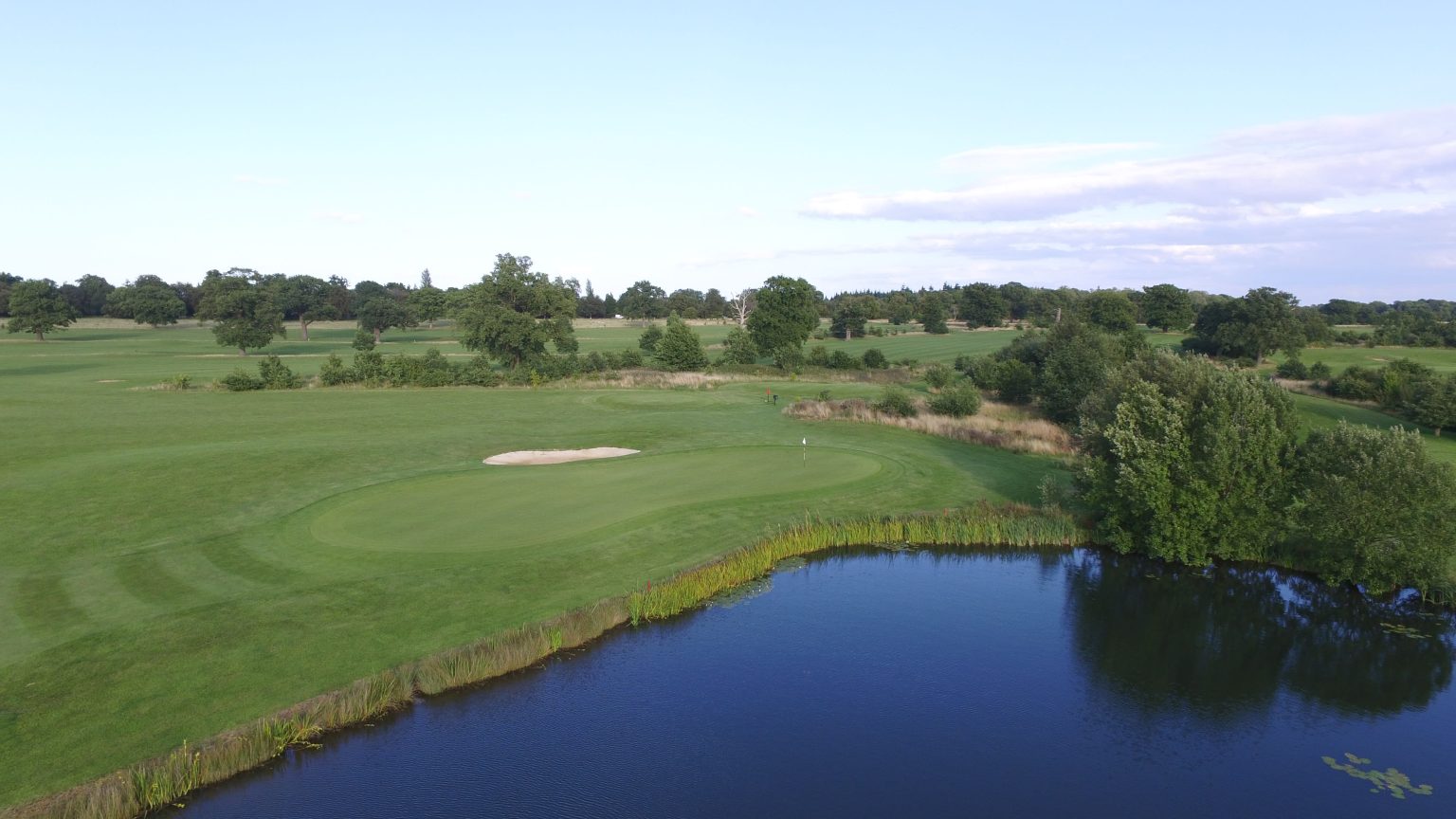Whittlebury Park — Championship Course Golf course and water hazard at Whittlebury Park in Northamptonshire